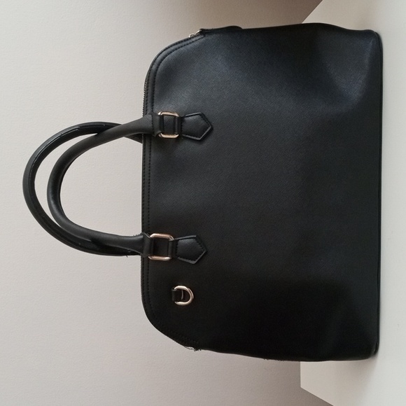 👜TOPTEN | Women's Vegan Handbag | Black with gold details - Picture 2 of 11